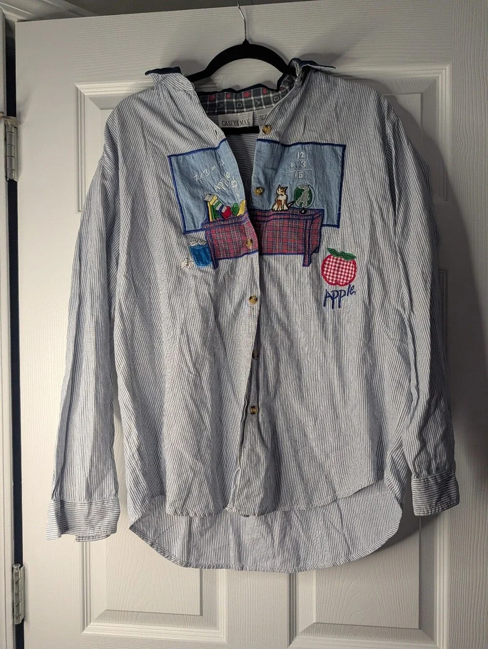 Vintage Casey & Max Women’s Large Teacher School Embroidered Button Shirt Apple